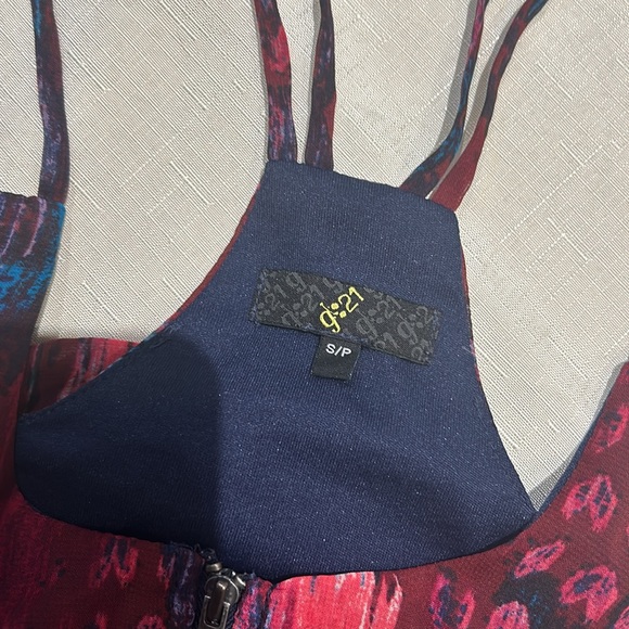 Pretty burgundy/blue top - Picture 3 of 3